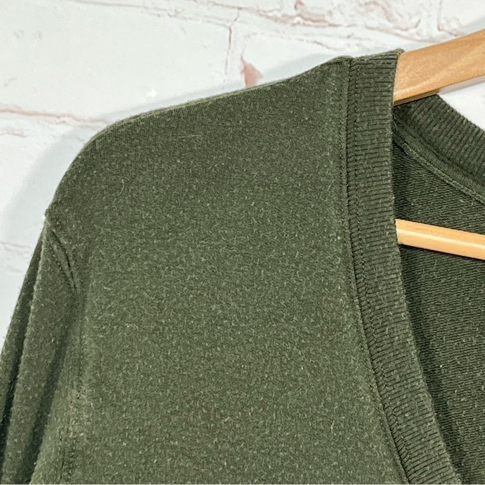 Athleta Sunrise V-Neck Sweatshirt Womens Small Green Pullover Thumbholes Soft - Picture 3 of 13
